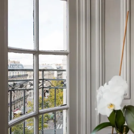 Veeve - Haussmann Beauty In The 6th * Parigi